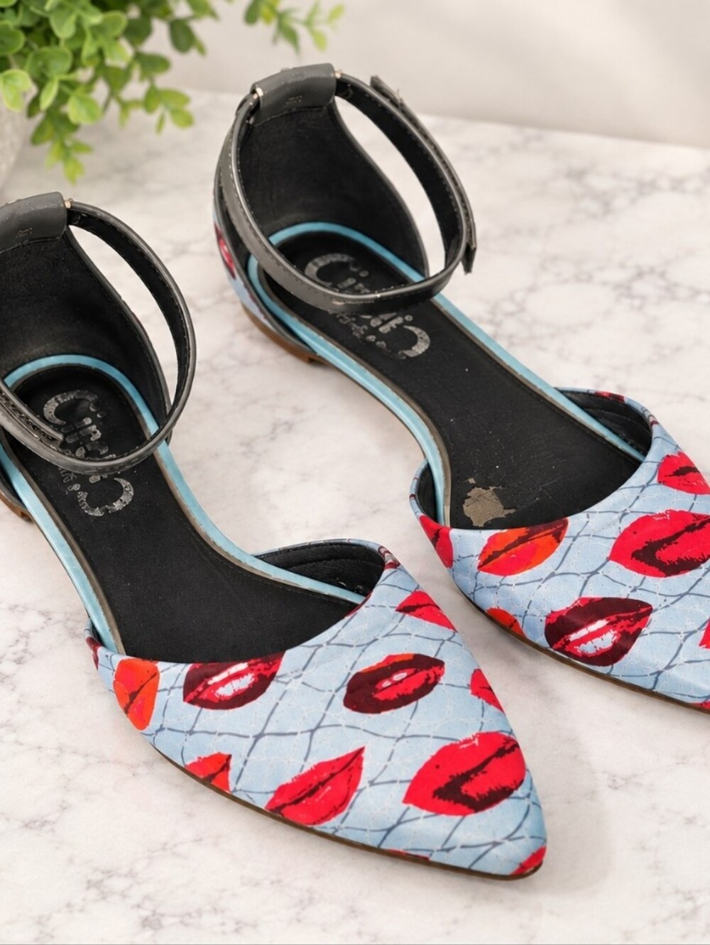 Circus by Sam Edelman Lip Print Pointed Toe Ankle Strap Flats 8.5